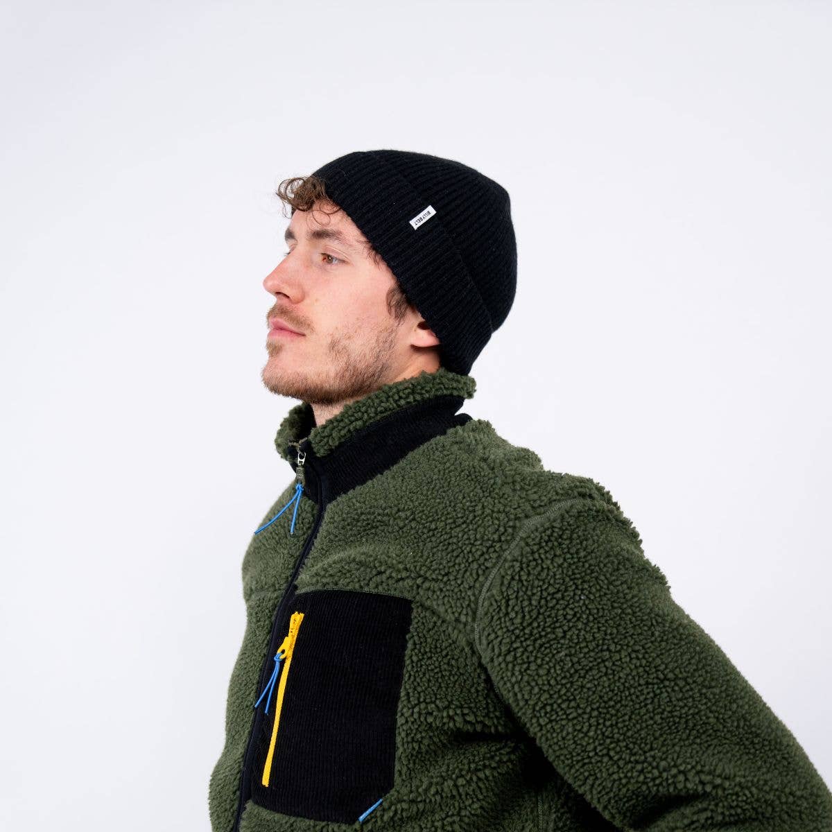 Cappello beanie nero in lana d’agnello