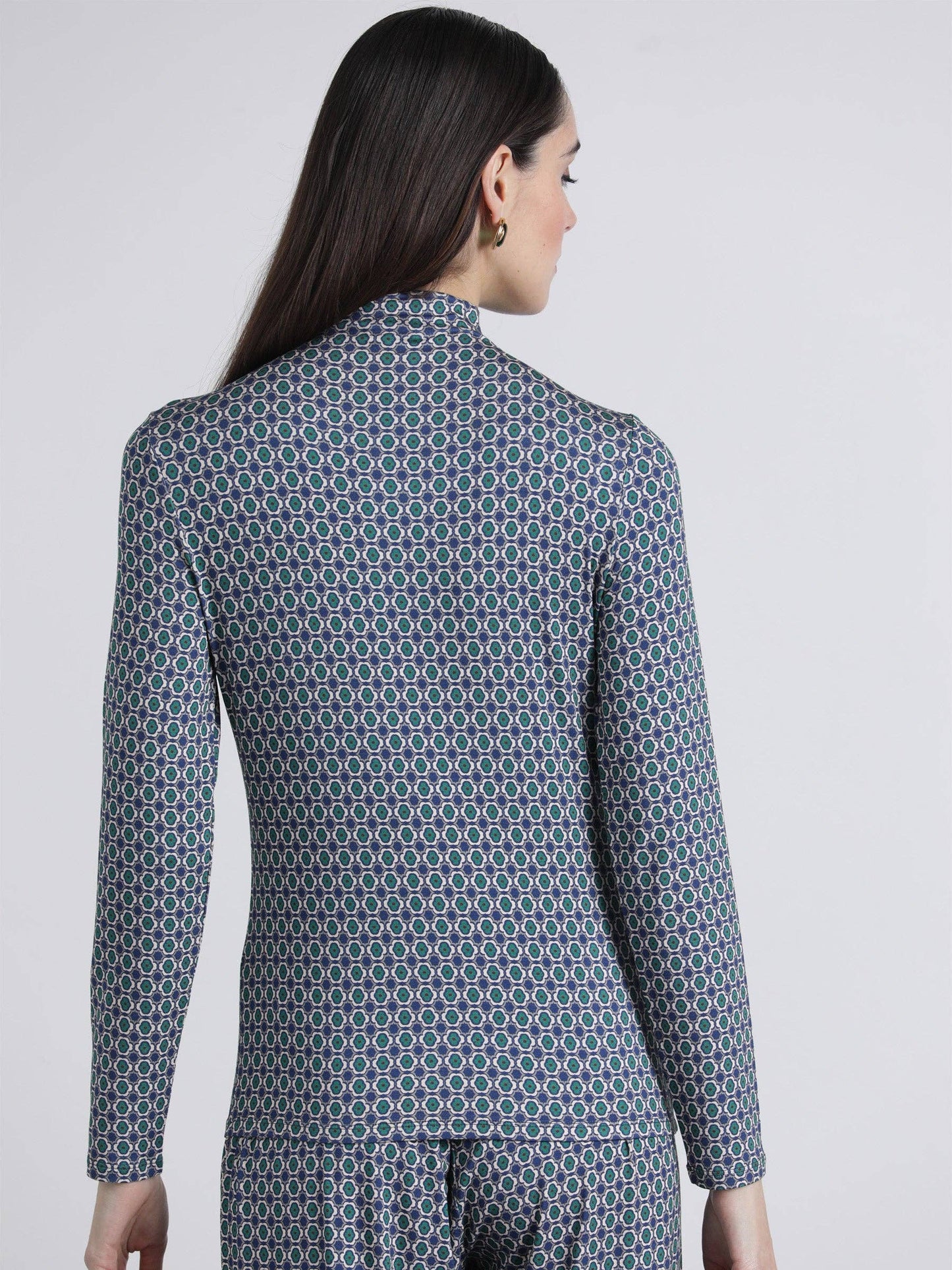 Top a maniche lunghe con collo alto