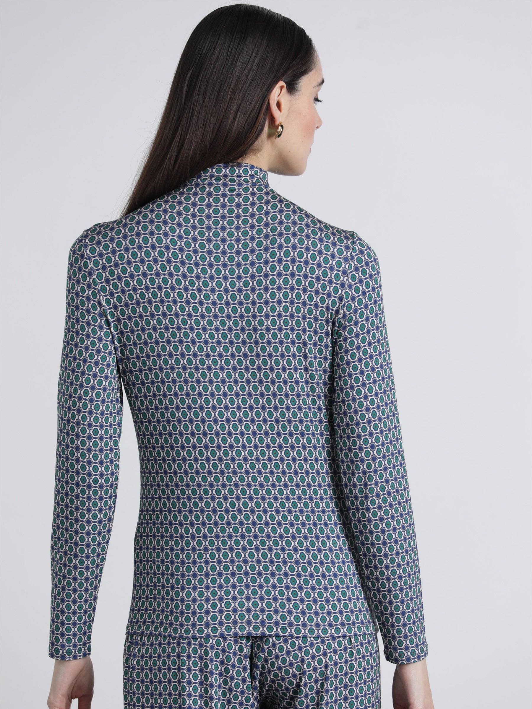 Top a maniche lunghe con collo alto