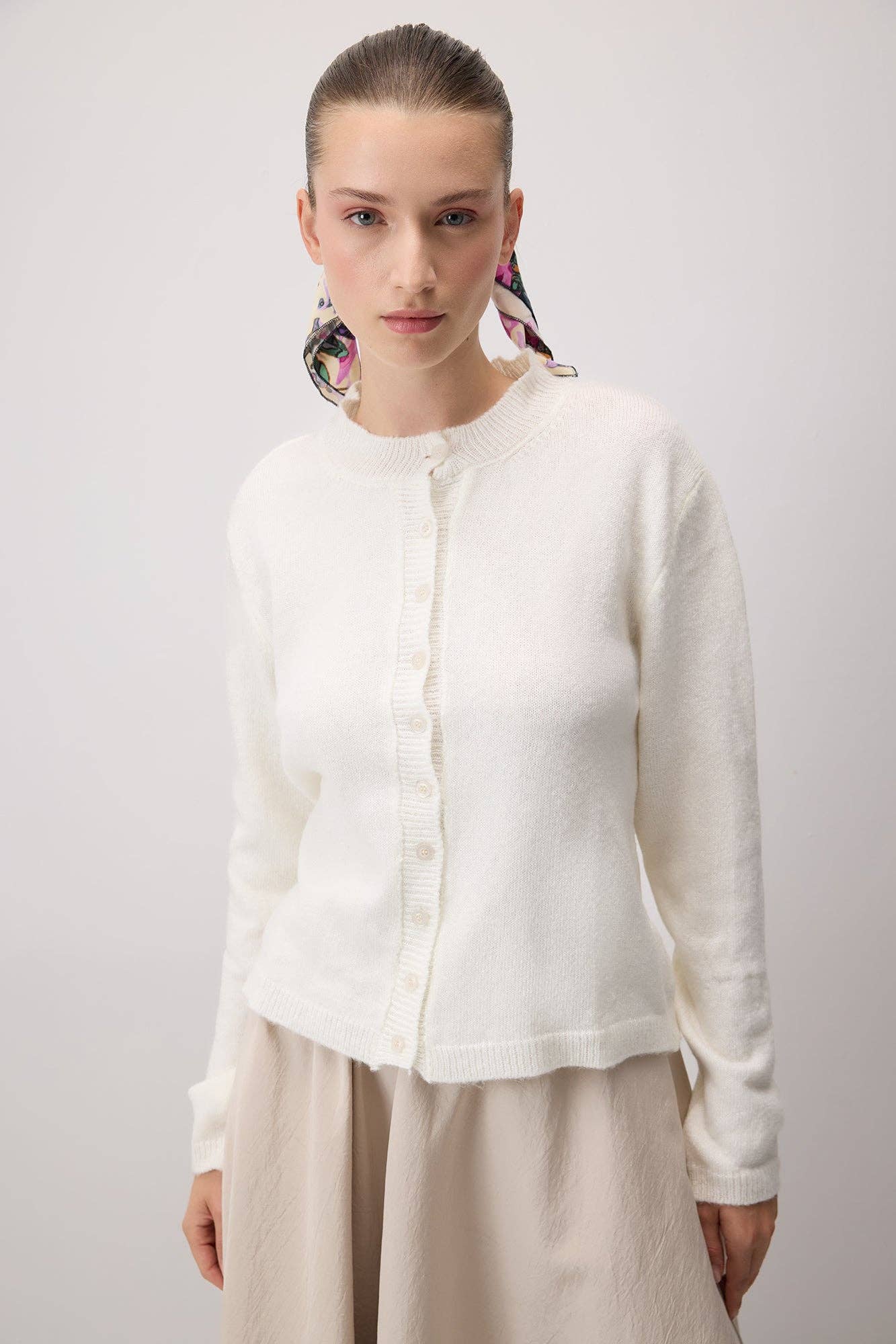 Cardigan basic in maglia con bottoni