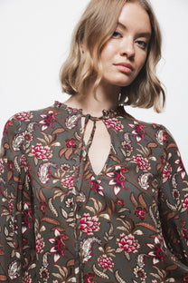 Blusa floreale con laccio al collo