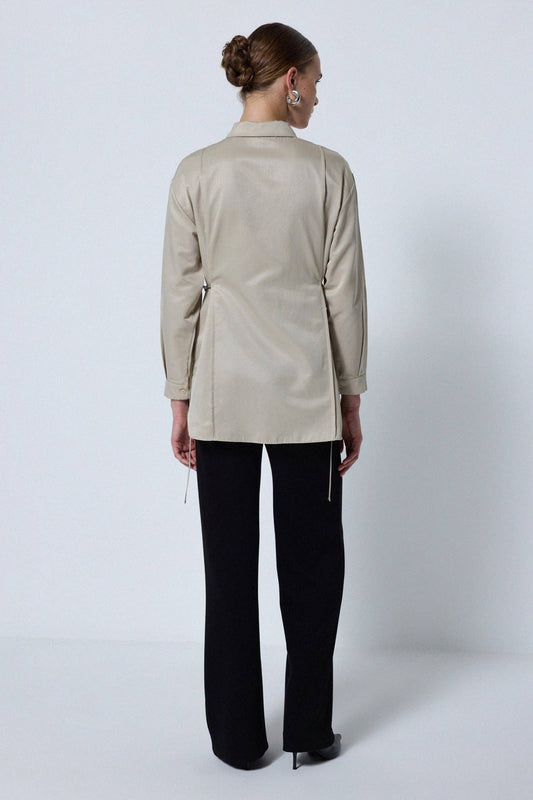 Camicia in raso con lacci laterali