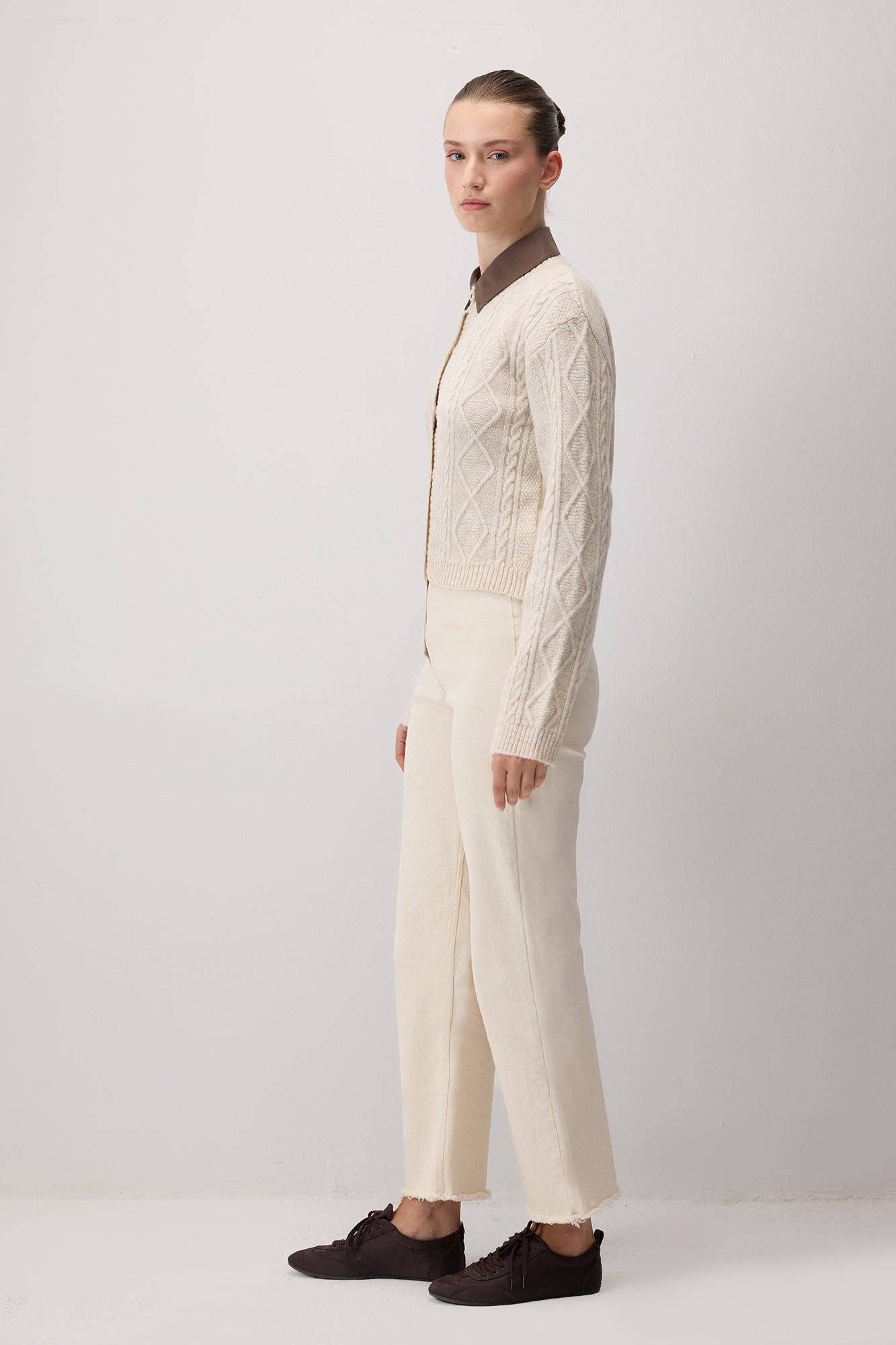 Cardigan in maglia a trecce con bottoni