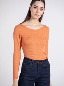 Maglia a costine arancione con scollo a V