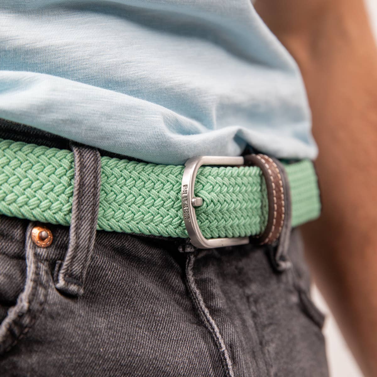 Cintura elastica intrecciata verde acqua con dettagli in pelle