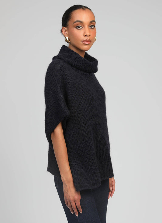 Maglione poncho oversize a collo alto blu navy