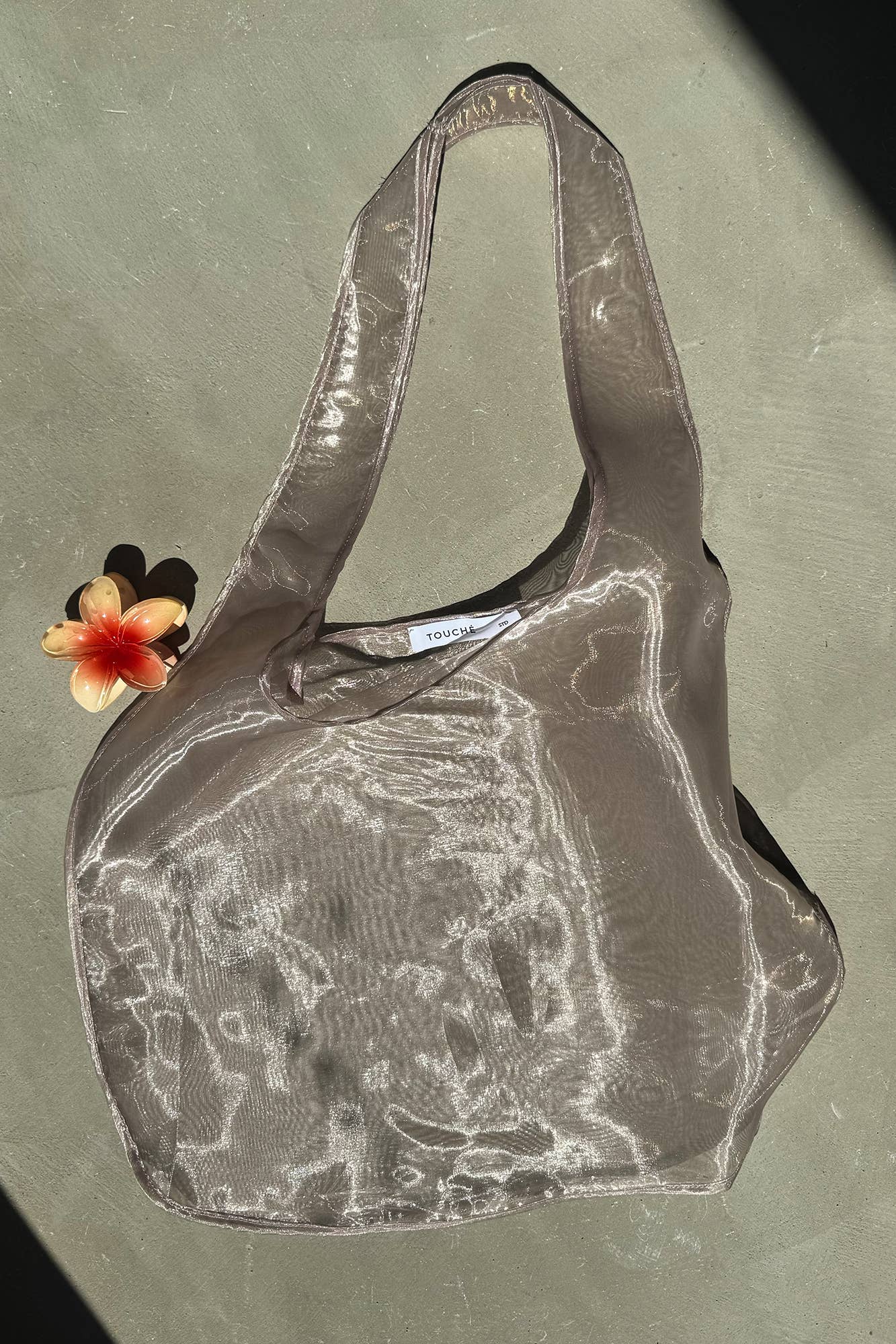 Borsa a spalla in organza trasparente con maxi spallaccio