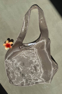 Borsa a spalla in organza trasparente con maxi spallaccio