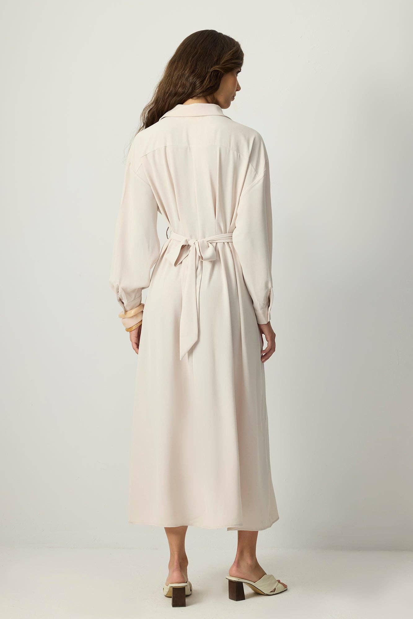 Abito camicia maxi plissettato con cintura