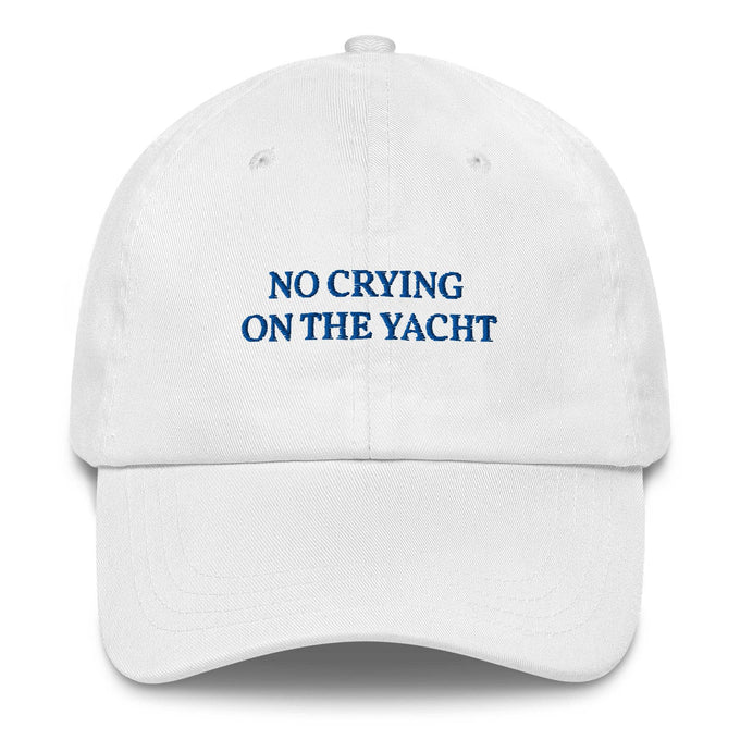 Cappellino dad hat ricamato “No Crying on the Yacht”