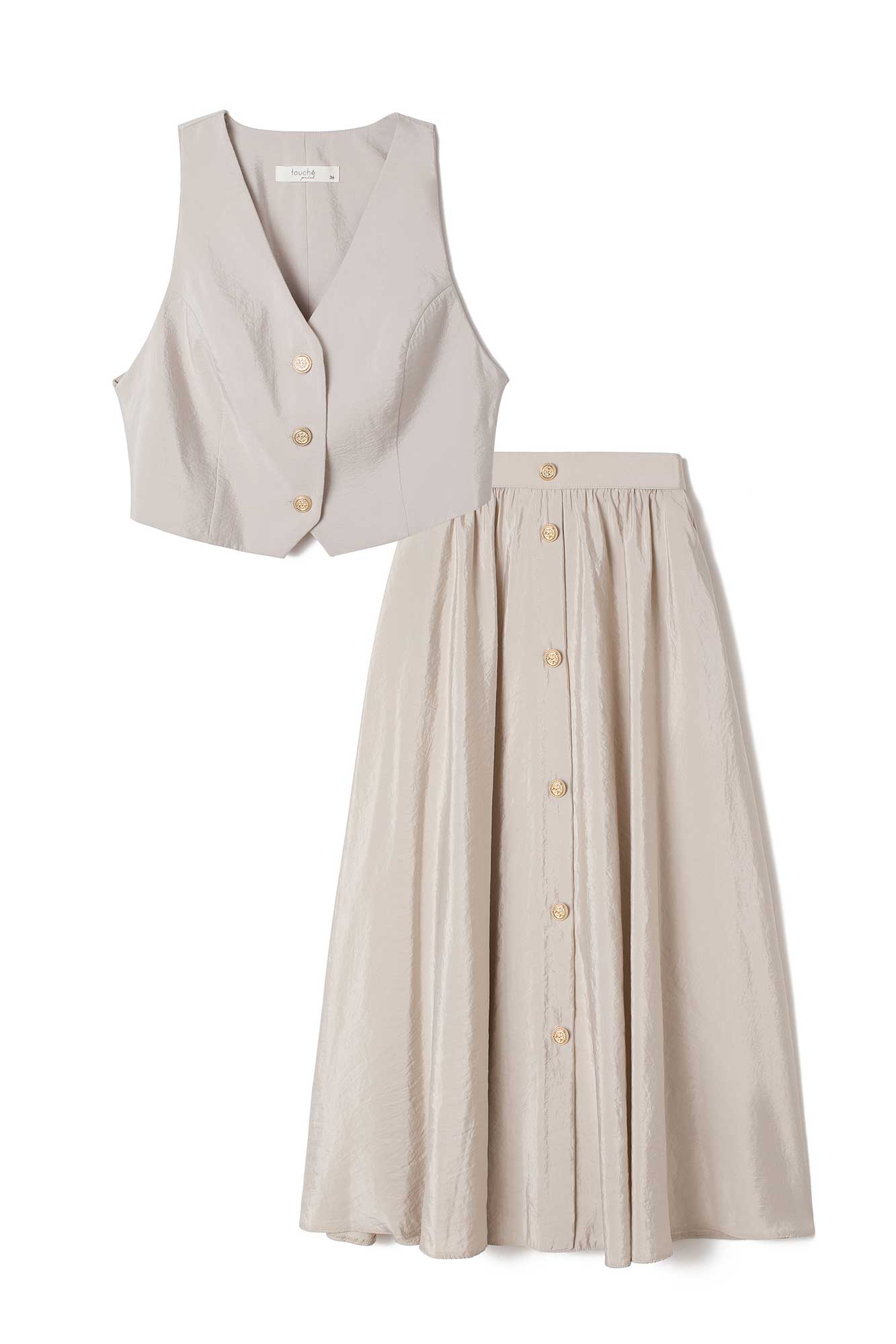 Completo con gilet e gonna maxi con bottoni