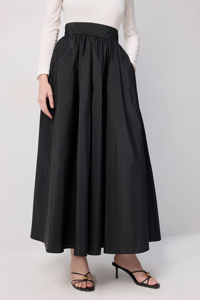 Gonna lunga elegante plissettata in taffetà a vita alta
