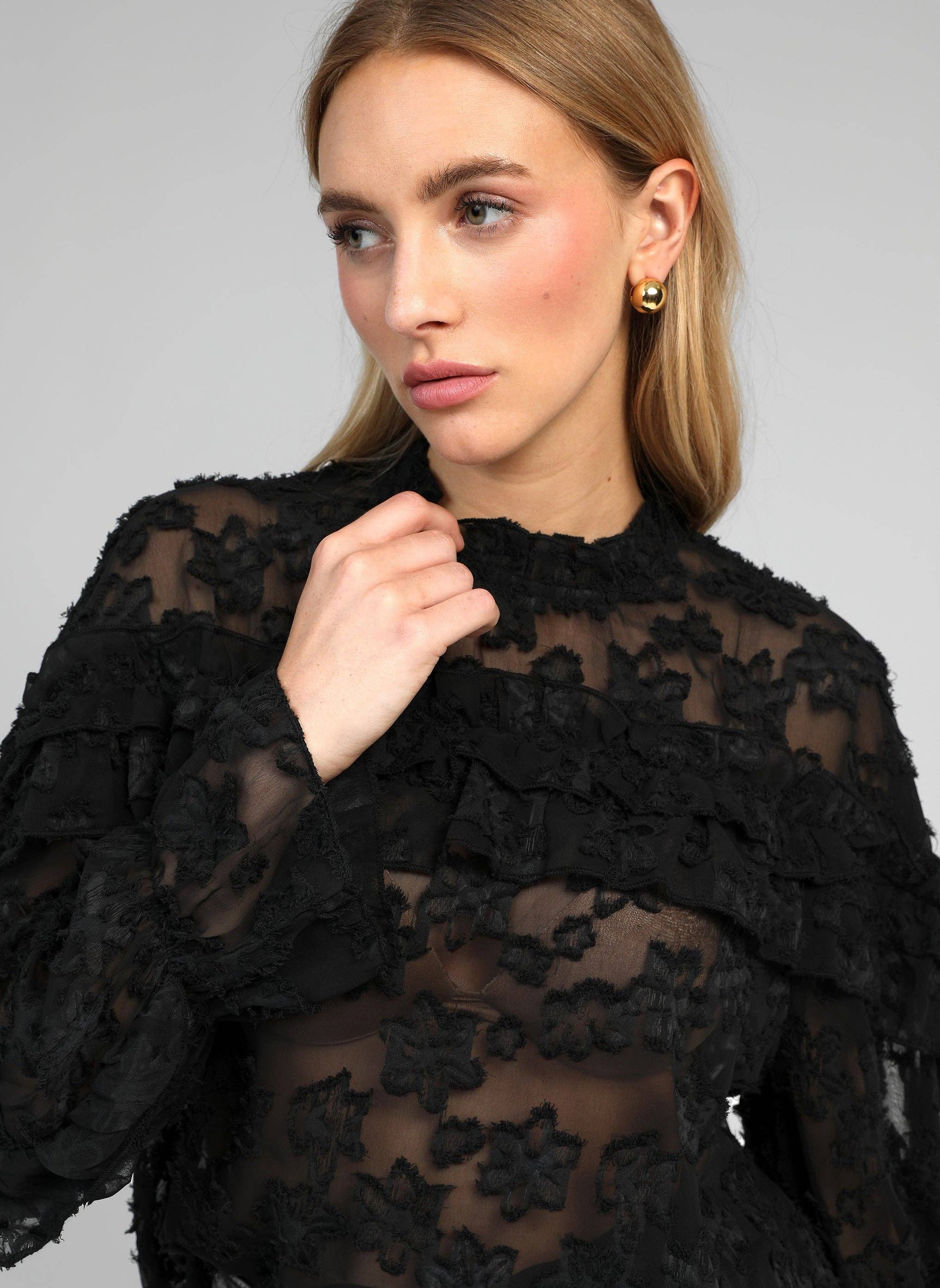 Blusa trasparente jacquard con volant