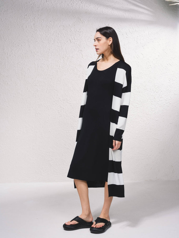 Cardigan lungo a righe aperto