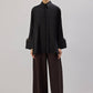 Camicia in raso nera con polsini maxi