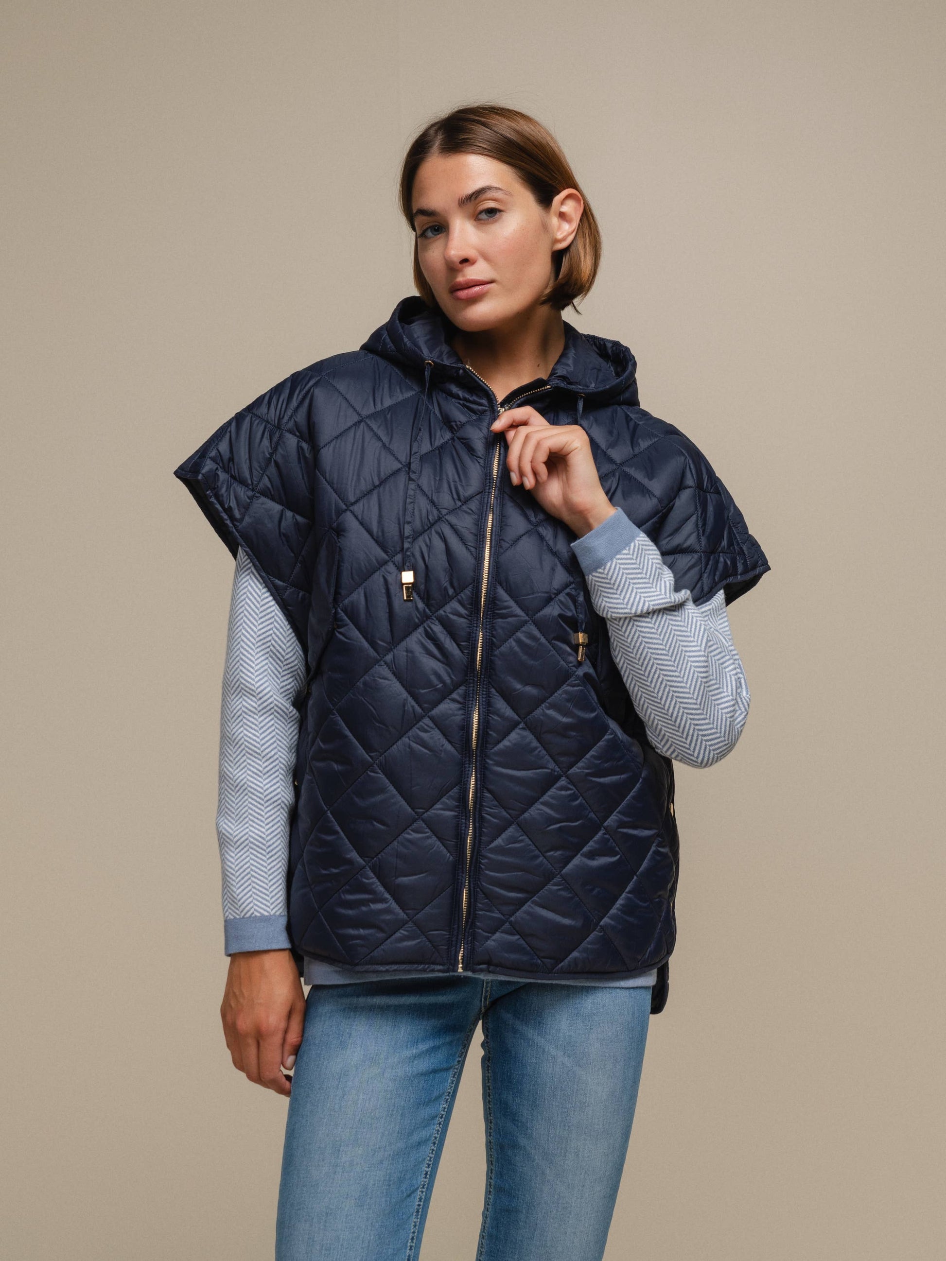 Capa donna trapuntata in nylon con cappuccio