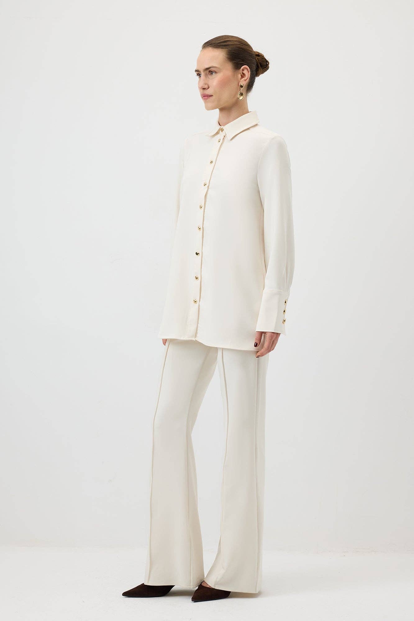 Camicia in crêpe con polsini ampi