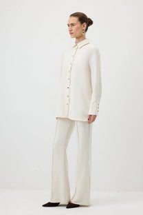 Camicia in crêpe con polsini ampi