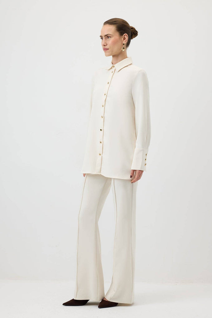 Camicia in crêpe con polsini ampi