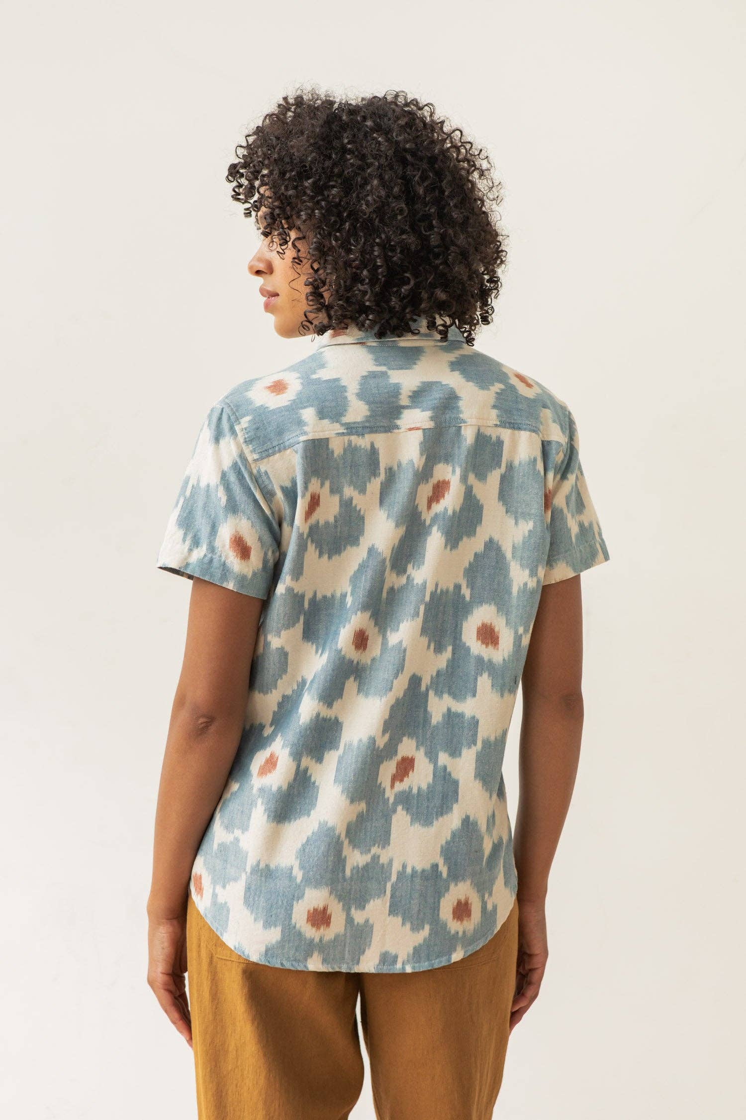 Camicia a maniche corte in cotone con stampa ikat