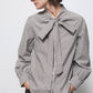 Camicia a righe con fiocco al collo