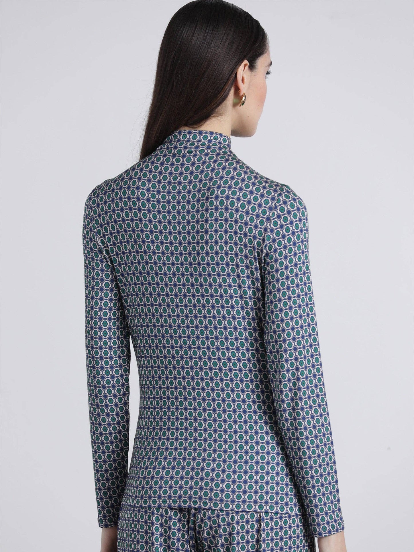 Top a maniche lunghe con collo alto
