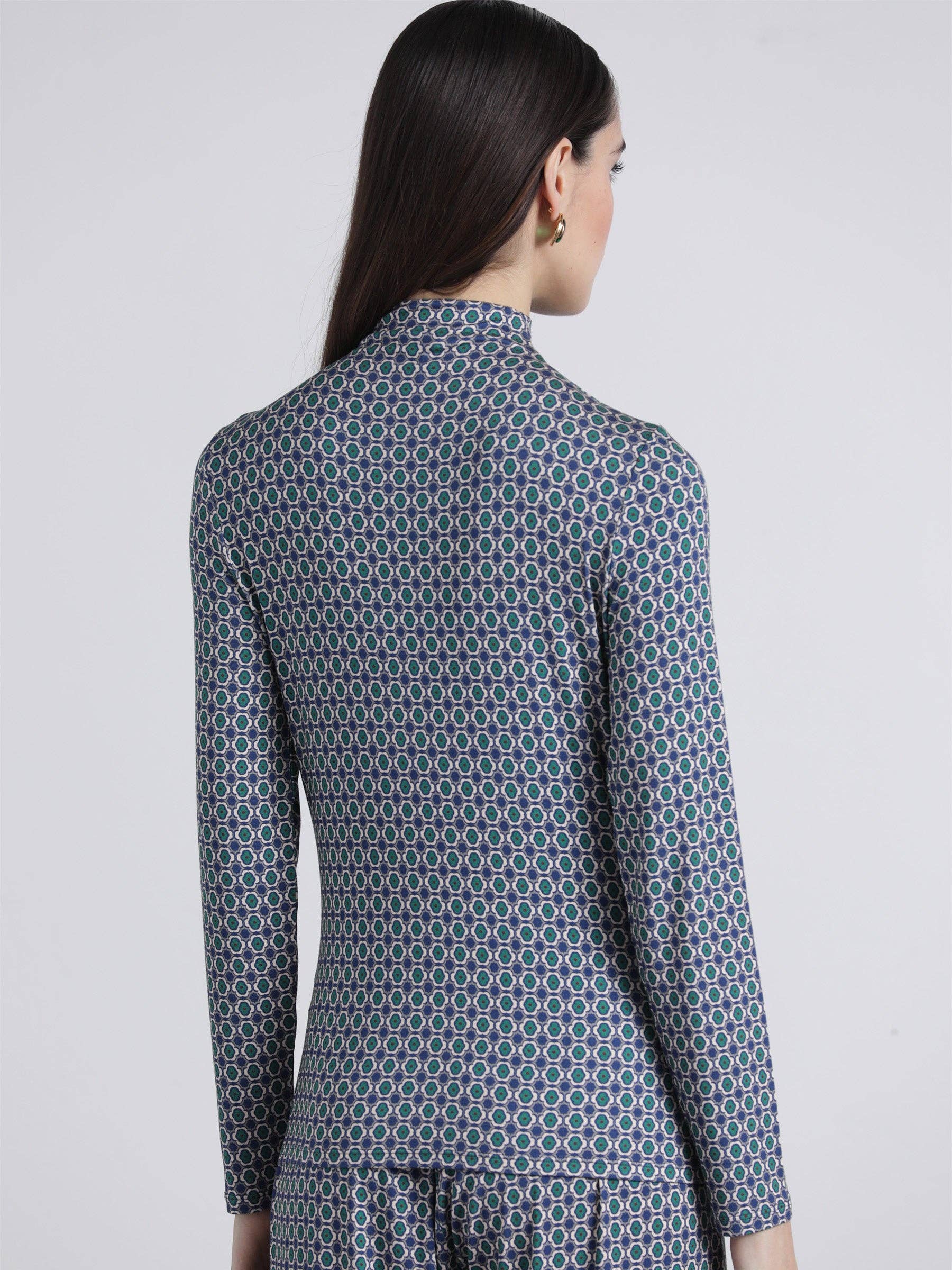 Top a maniche lunghe con collo alto