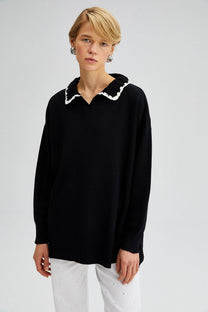 Maglione in maglia con dettagli all’uncinetto
