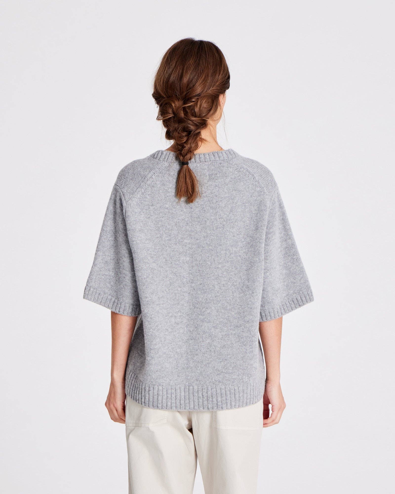 Maglione in lana d’agnello biologica a maniche corte grigio mélange