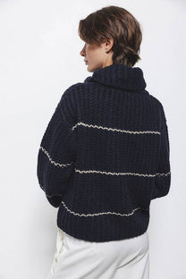 Maglione a righe in maglia con collo morbido