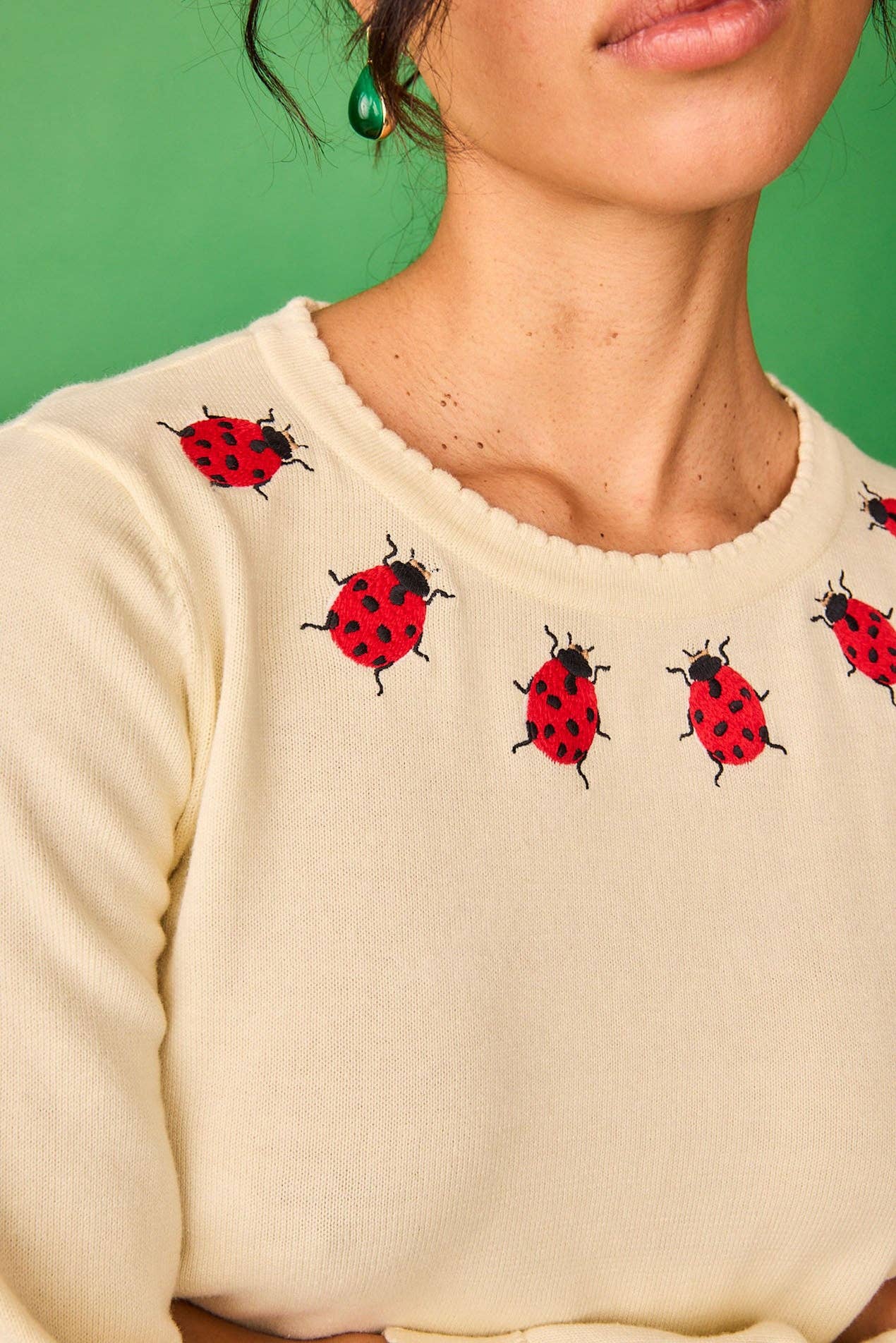 Maglia bianca con ricamo di coccinelle Gloria