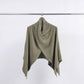 Poncho a coste asimmetrico in maglia morbida
