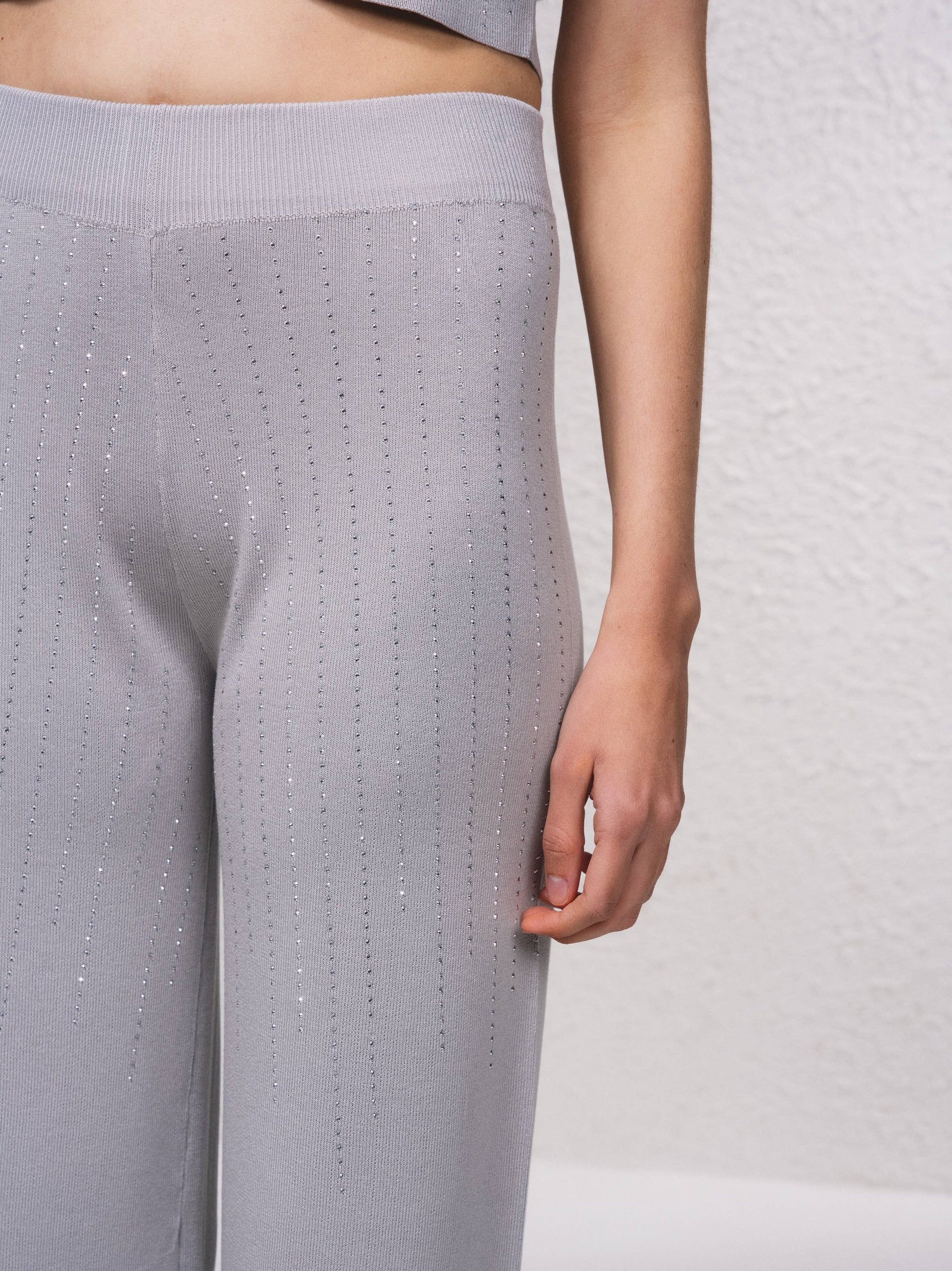 Pantaloni in maglia a gamba ampia con applicazioni glitter