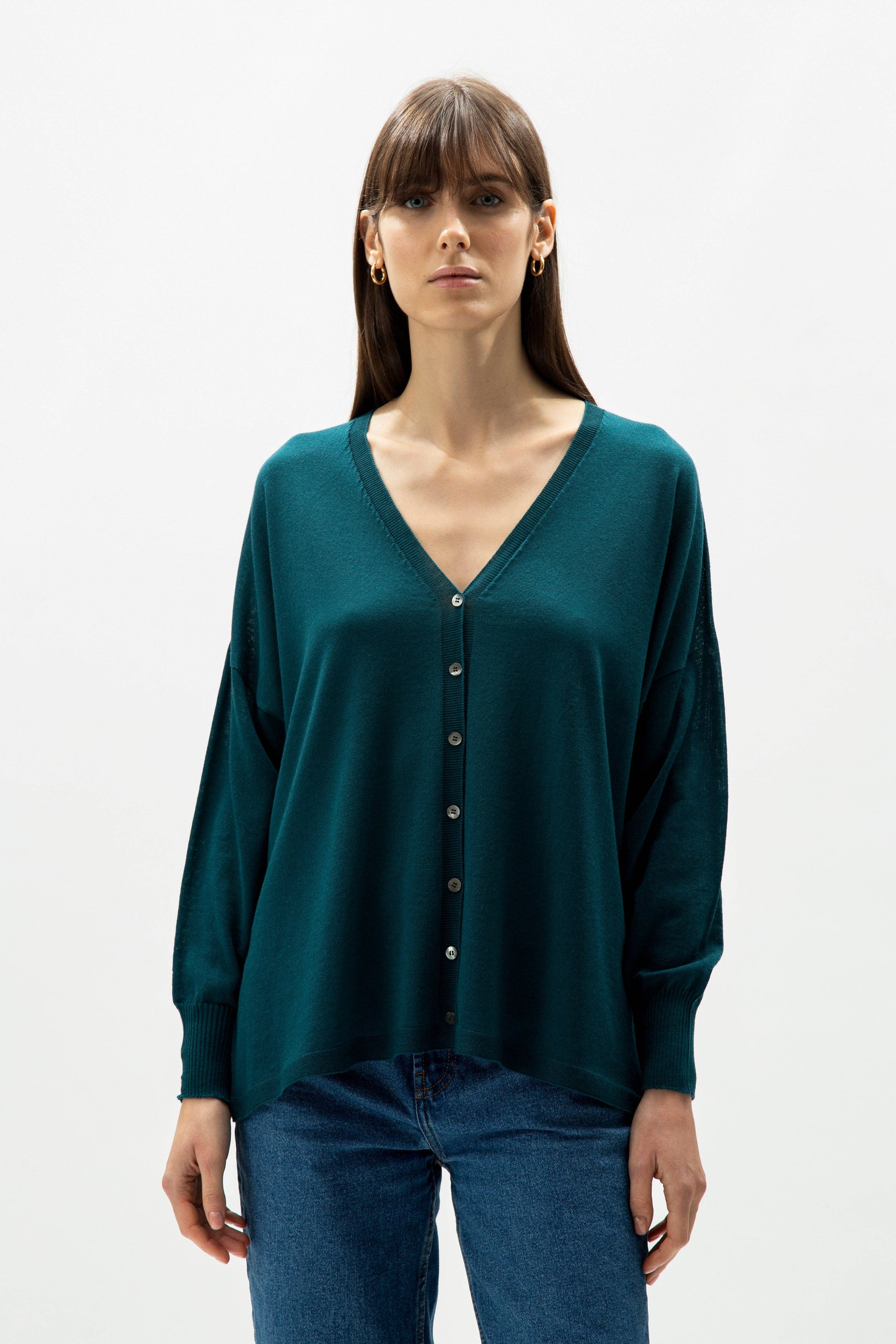 Cardigan oversize in lana merino extrafine con scollo a V