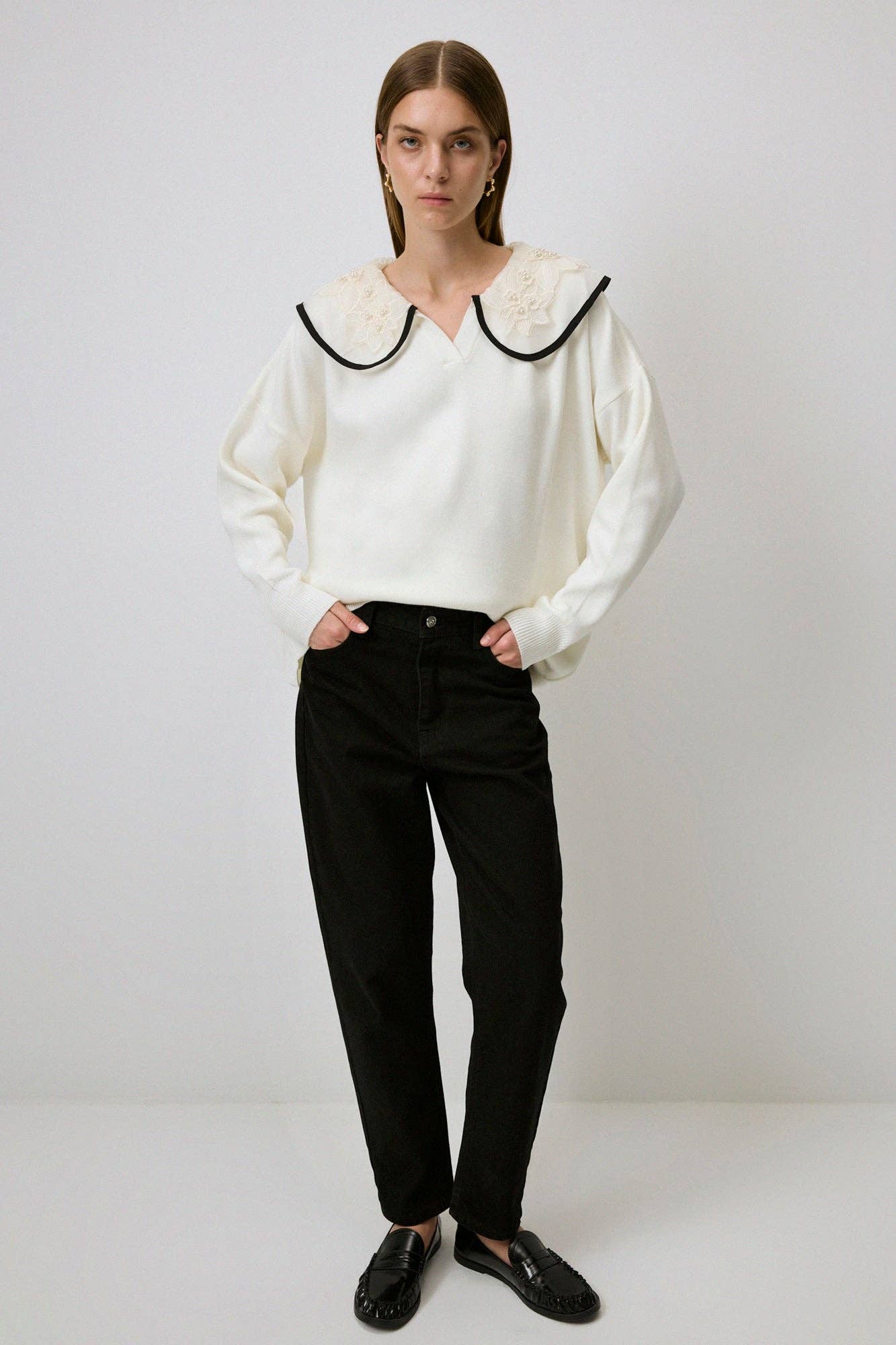 Maglione in maglia con colletto ricamato