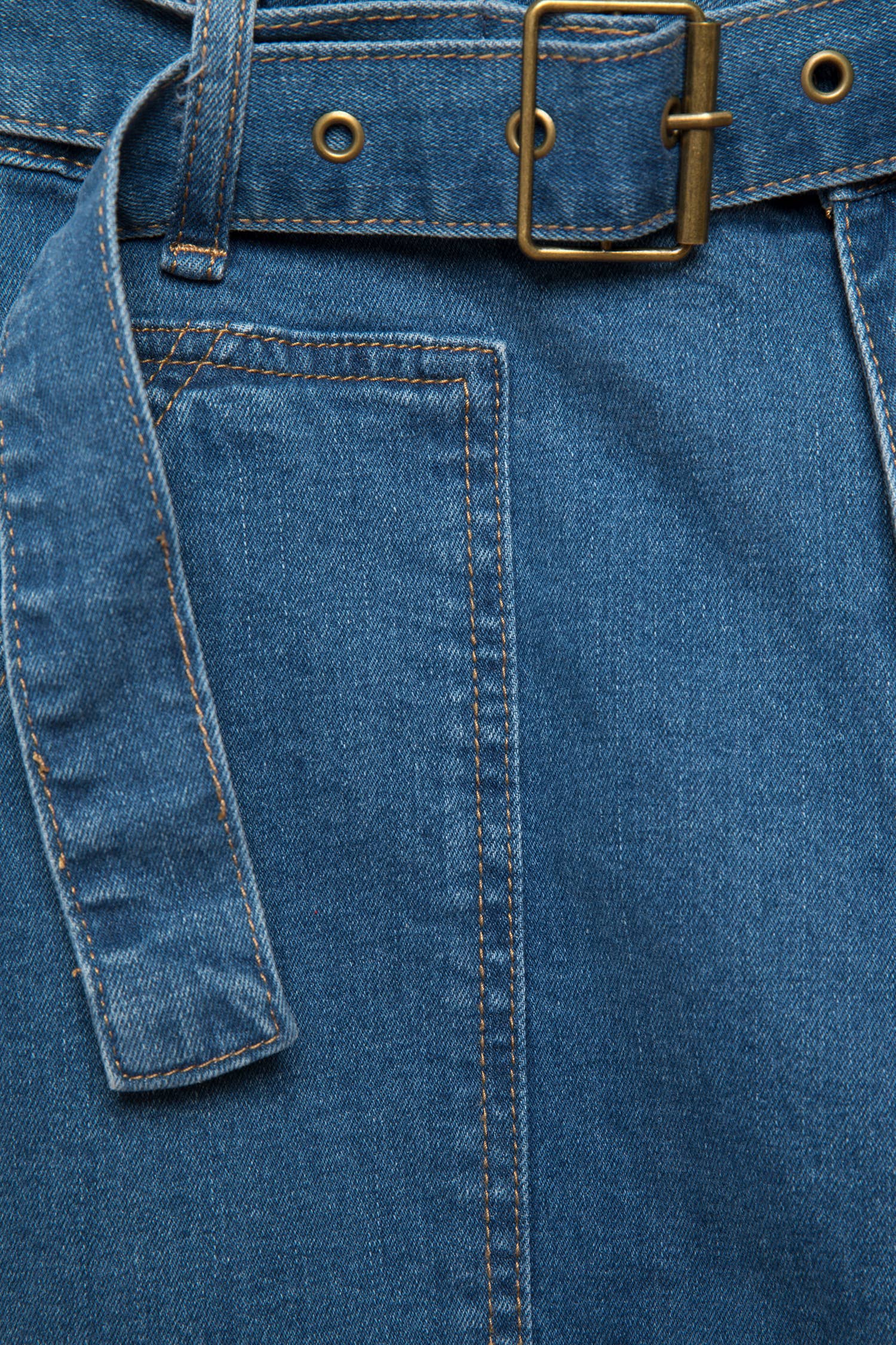Jeans in denim con cintura