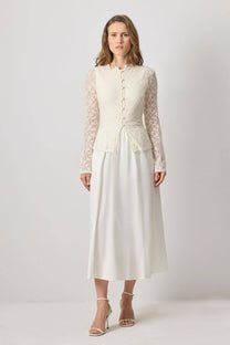 Camicetta romantica in pizzo con bottoni e maniche in organza