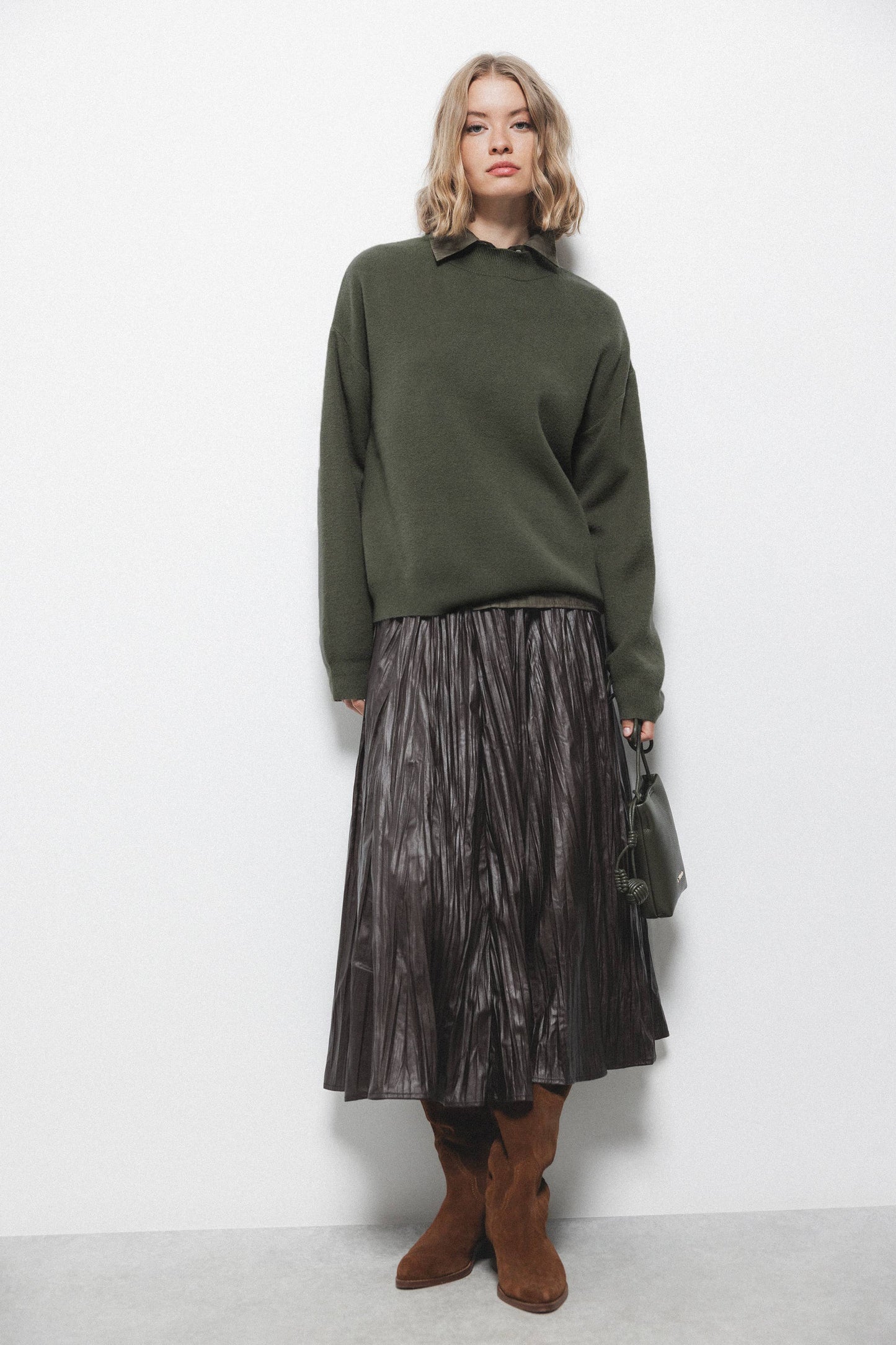 Maglione in maglia verde oliva con scollo tondo