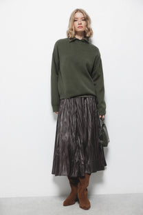 Maglione in maglia verde oliva con scollo tondo
