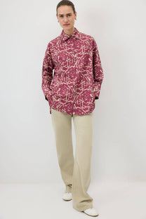 Camicia rosa a fantasia floreale dal fit comodo