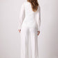 Completo bianco sartoriale con blazer strutturato e pantaloni palazzo