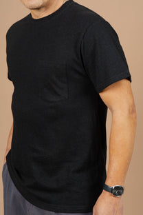 T-shirt con taschino in canapa biologica nero lavato