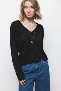Maglione in maglia rasata con scollo a V e dettagli metallici