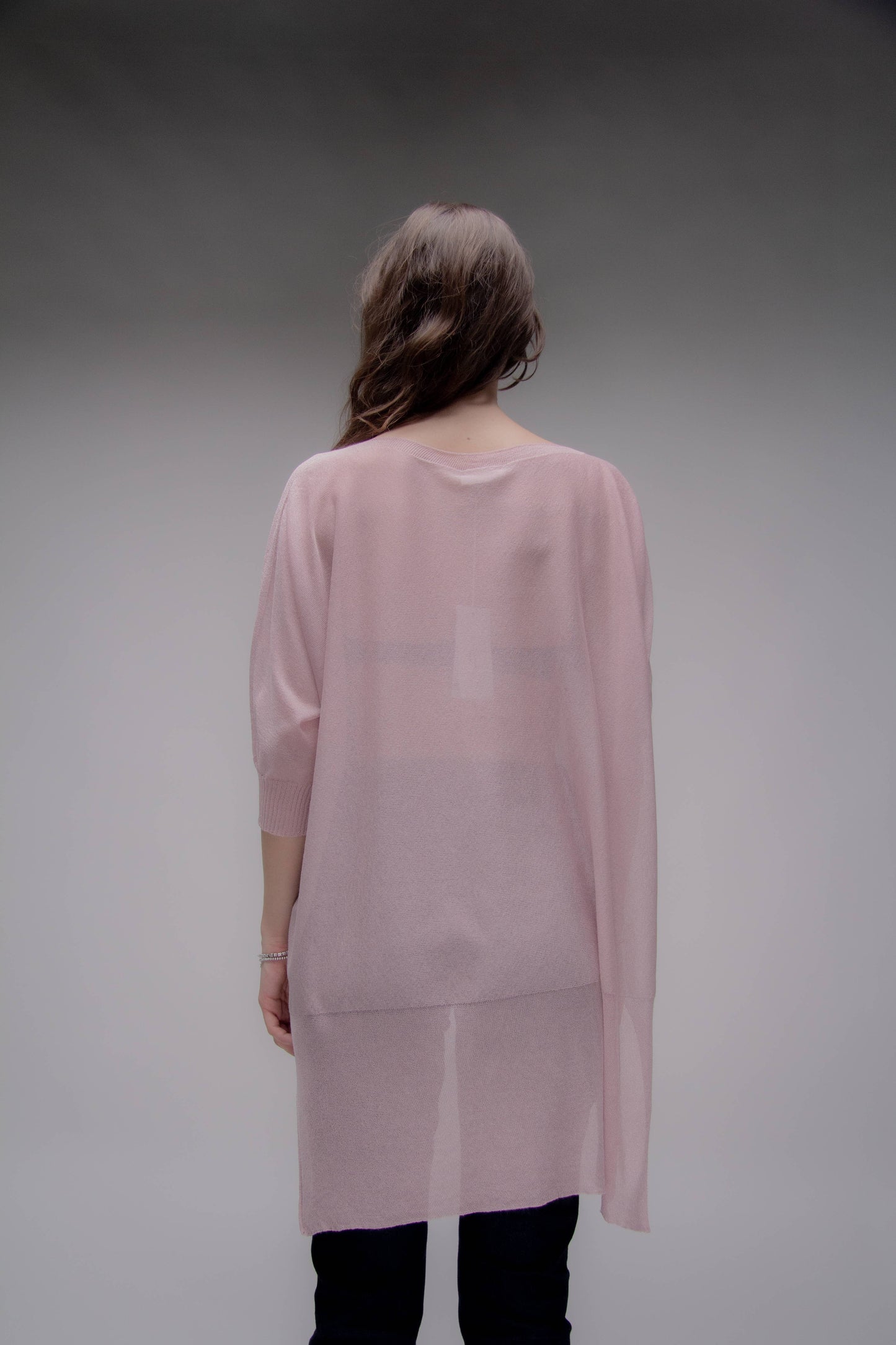 Pullover oversize con scollo a barca in maglia leggera
