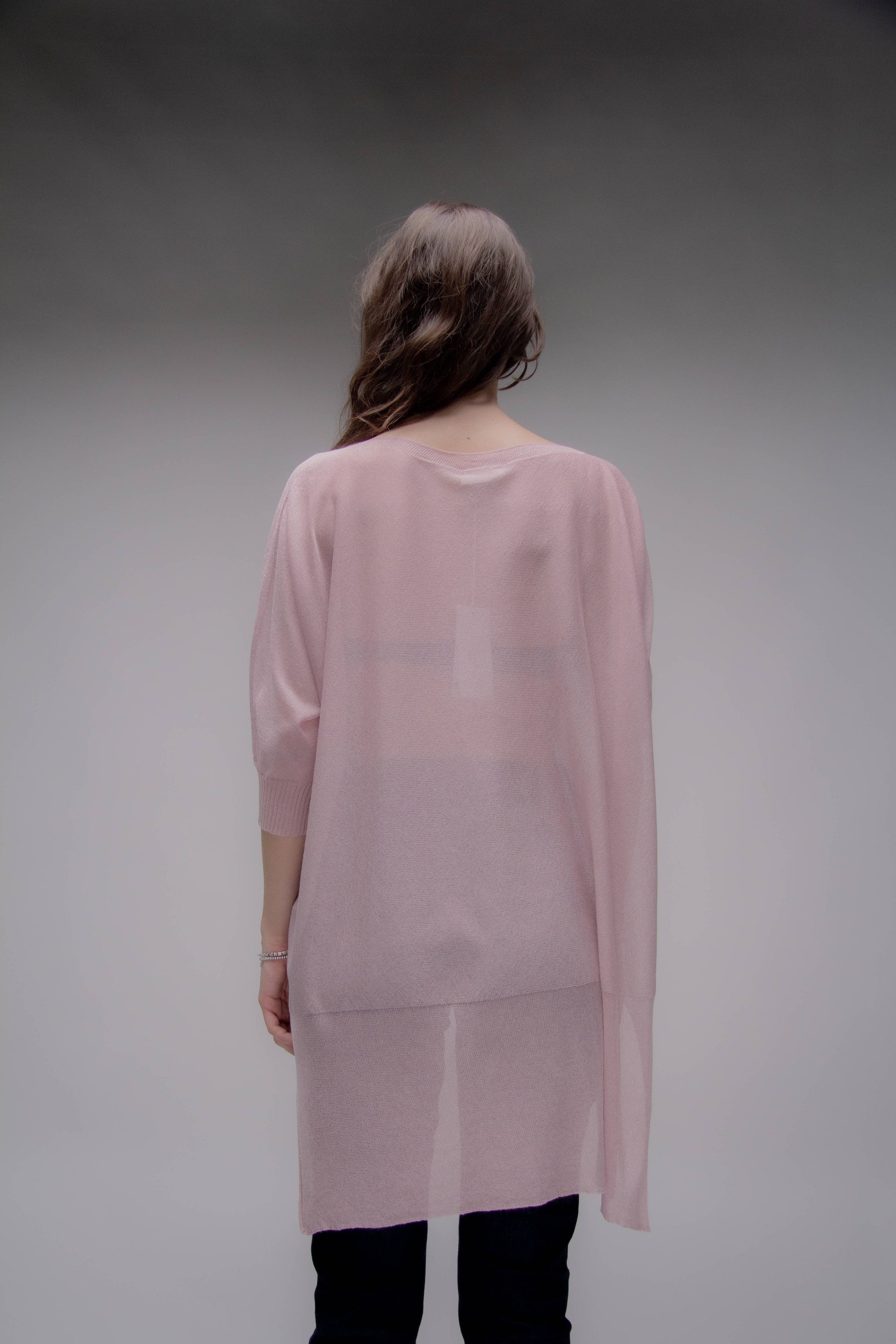 Pullover oversize con scollo a barca in maglia leggera