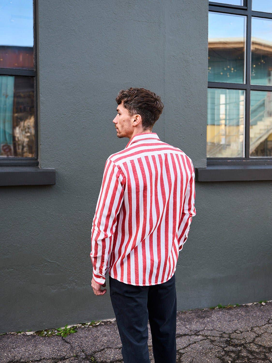 Camicia Maggia a righe rosse in lino e cotone biologico