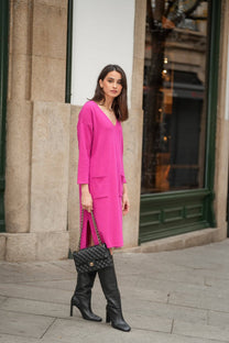 Abito in maglia con tasche e scollo a V