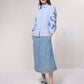 Blusa azzurra con maniche ricamate