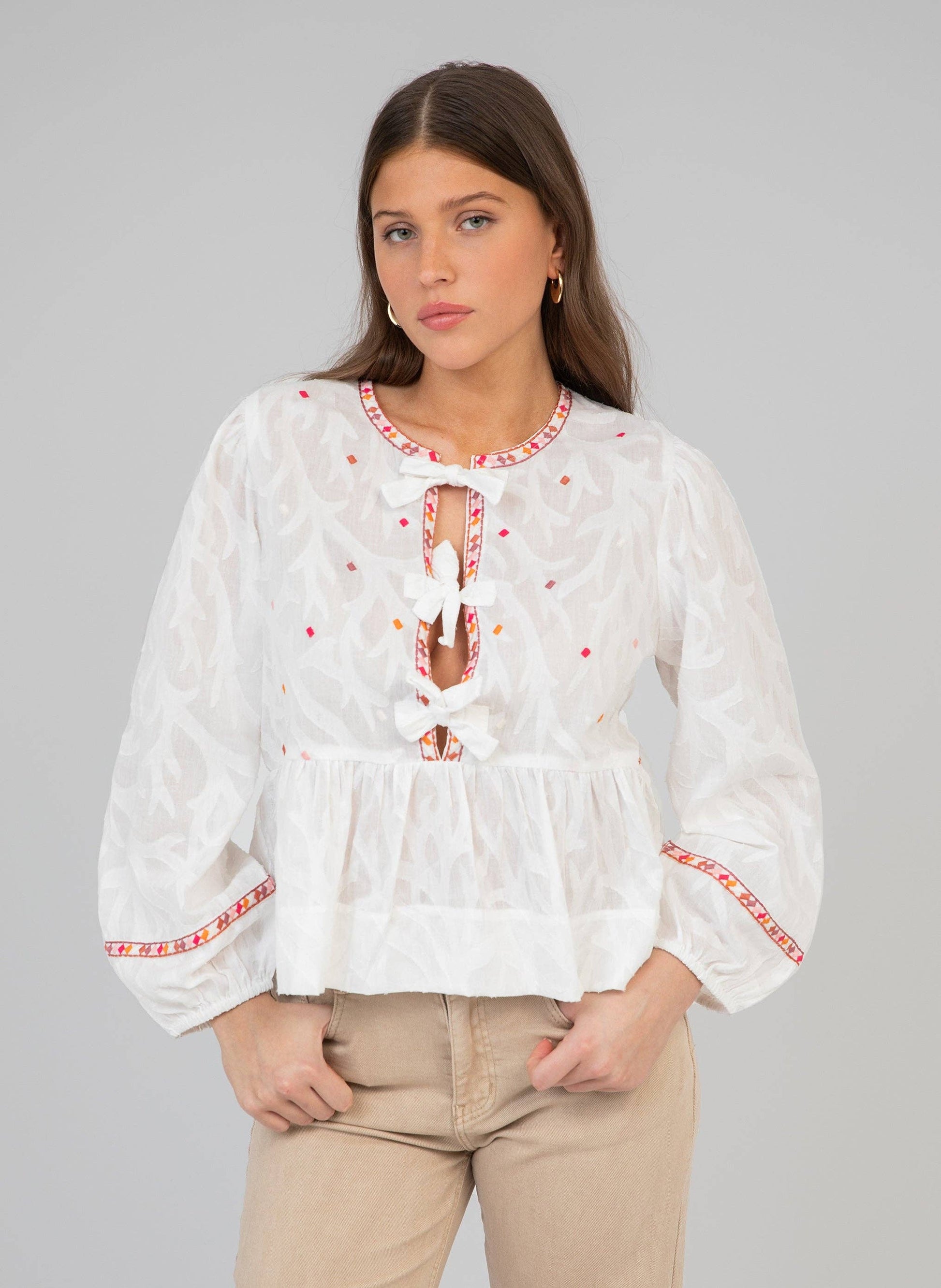 Camicia Servane ecru in voile di cotone con fiocchi
