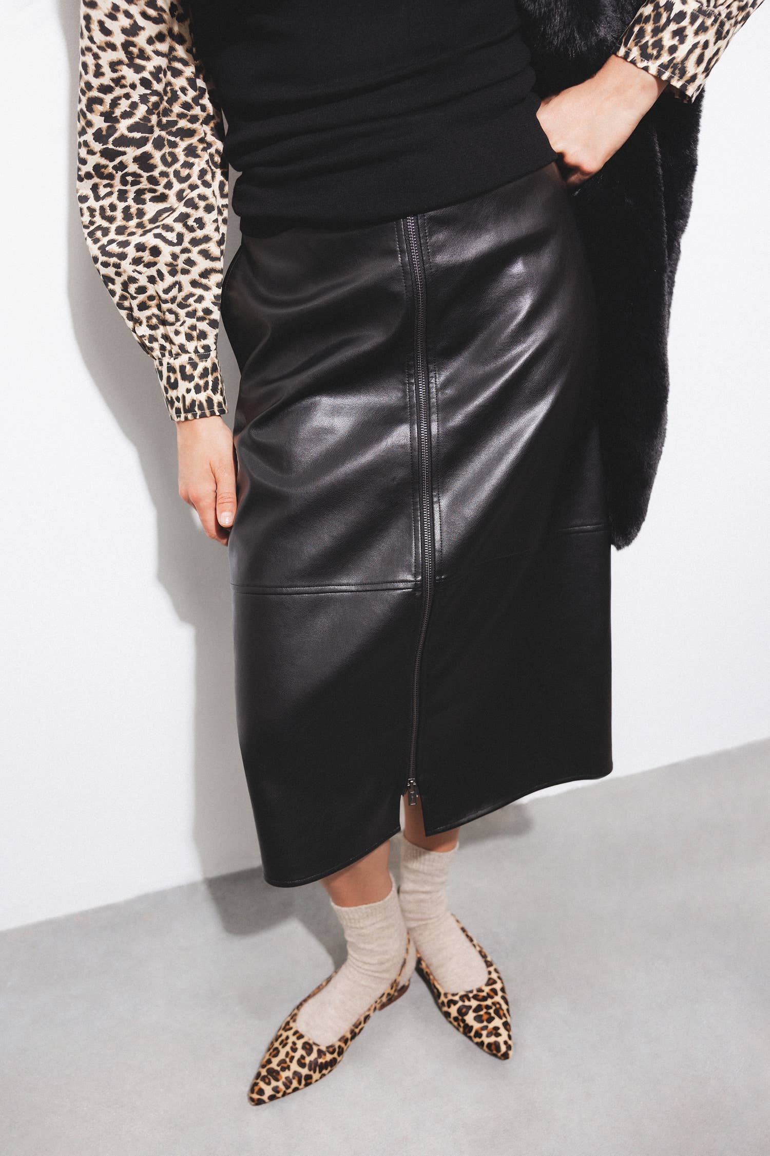 Gonna midi in ecopelle con zip frontale